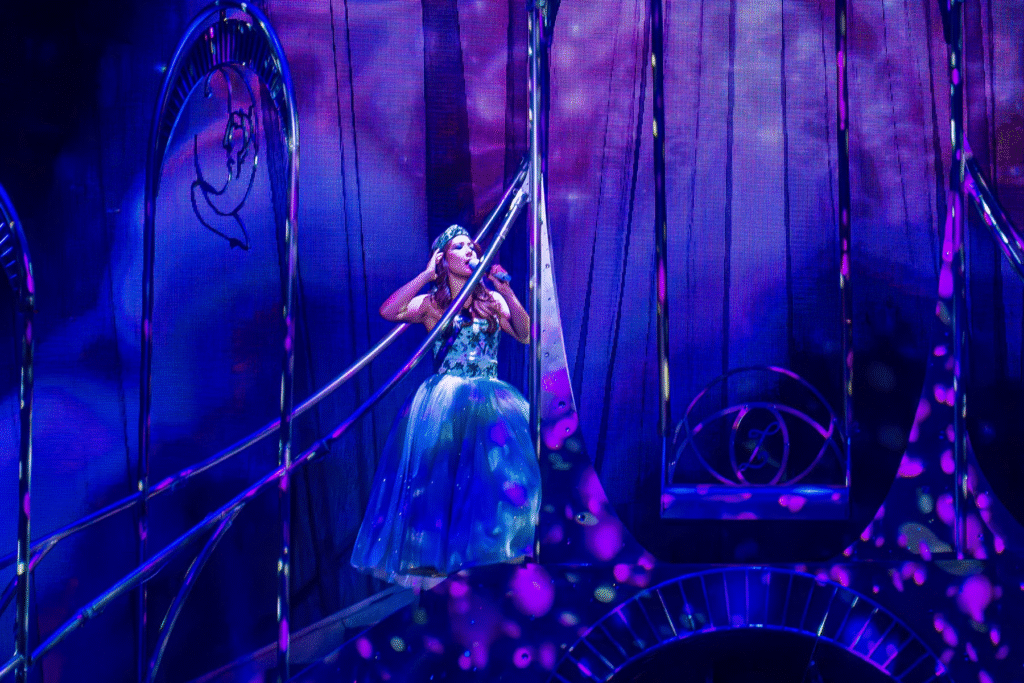 Laufey arena tour performance
